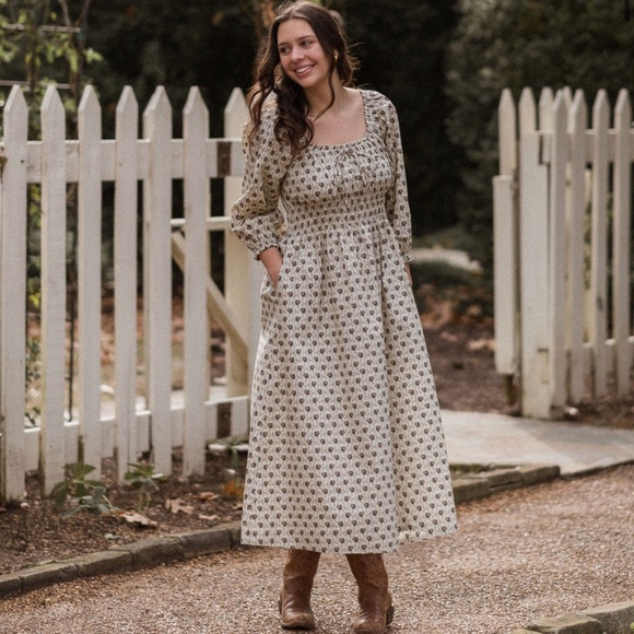 ISO durango dress neuflora - Picture 1 of 1
